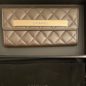 New -Chanel A80981 Logo plate matelasse 2-fold long lambskin wallet - Dark Khaki